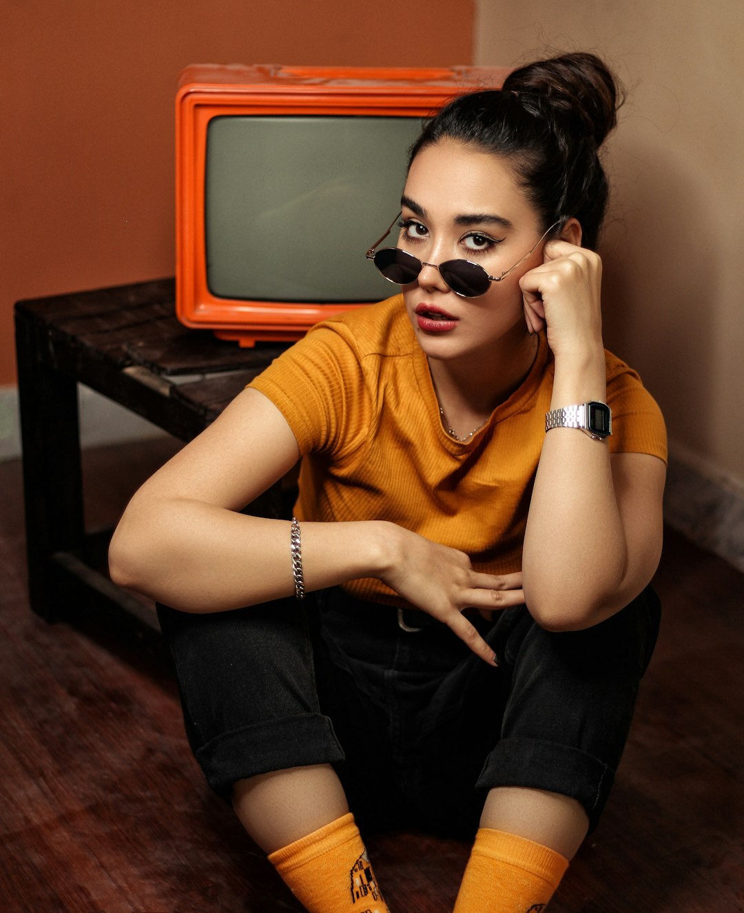 actress sharing story on tv